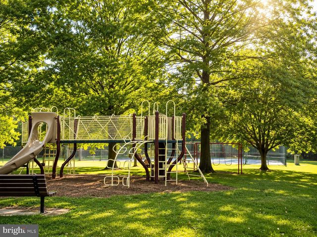 17 BARBERRY CT, Lawrence Township, NJ 08648