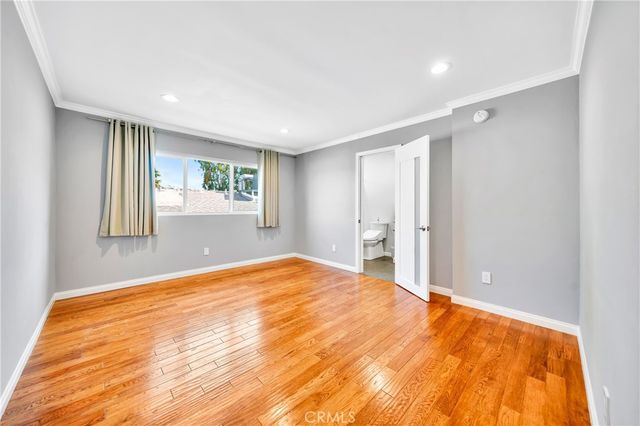 18631 Collins 10, Tarzana, CA 91356