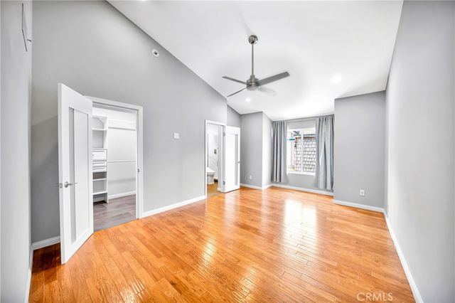 18631 Collins 10, Tarzana, CA 91356