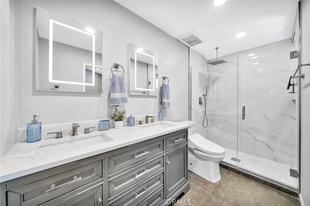 18631 Collins 10, Tarzana, CA 91356