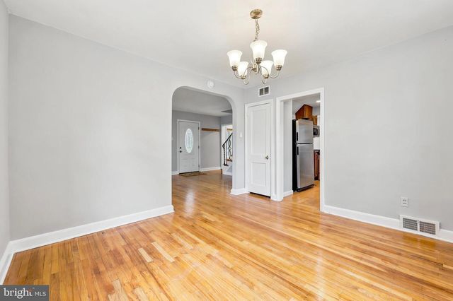 102 ROCK GLEN RD, Wynnewood, PA 19096