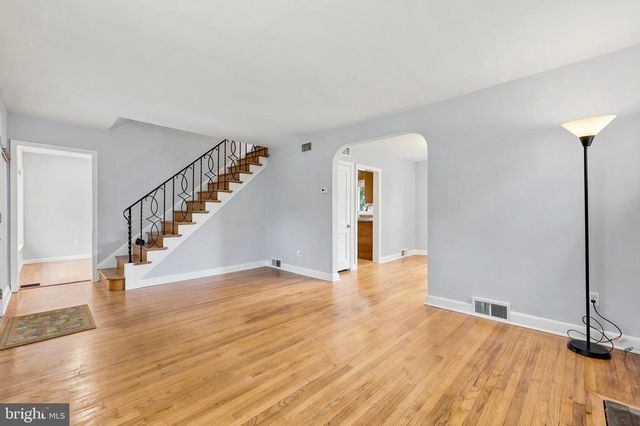 102 ROCK GLEN RD, Wynnewood, PA 19096