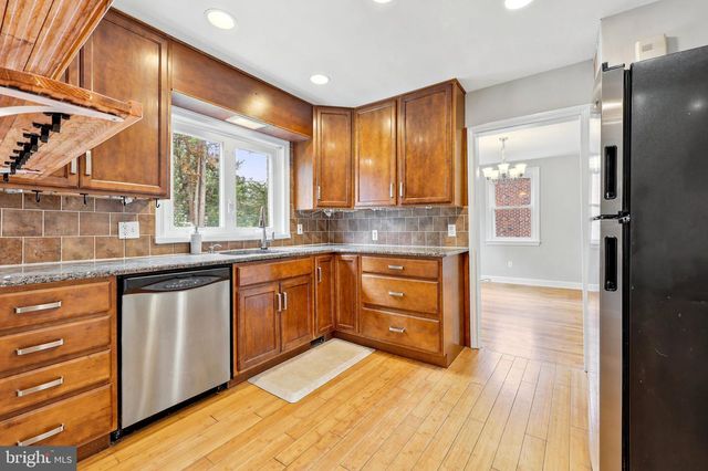 102 ROCK GLEN RD, Wynnewood, PA 19096