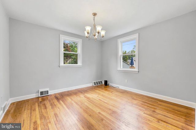 102 ROCK GLEN RD, Wynnewood, PA 19096