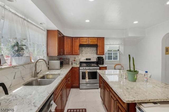 384 S Harrison St, East Orange City, NJ 07018