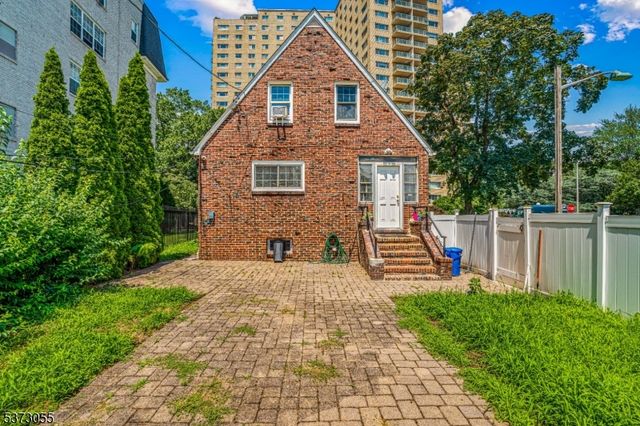 384 S Harrison St, East Orange City, NJ 07018