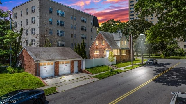 384 S Harrison St, East Orange City, NJ 07018