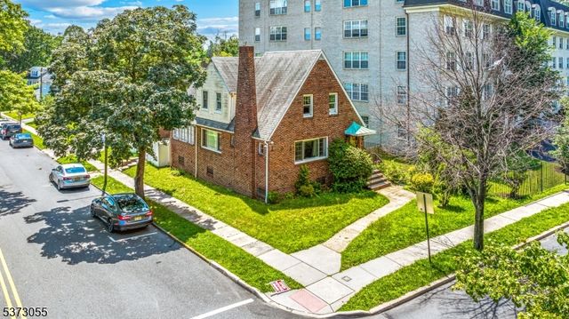 384 S Harrison St, East Orange City, NJ 07018