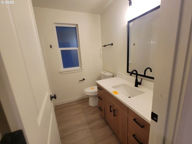 12088 Se PINE St, Portland, OR 97216