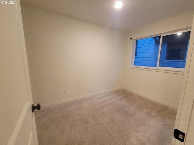 12088 Se PINE St, Portland, OR 97216