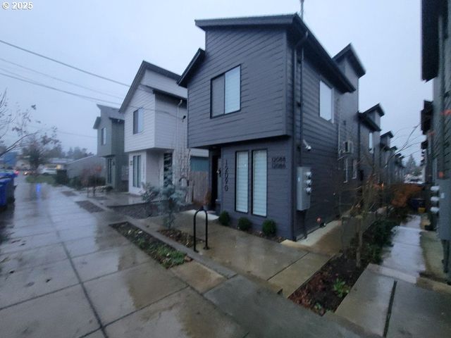 12088 Se PINE St, Portland, OR 97216