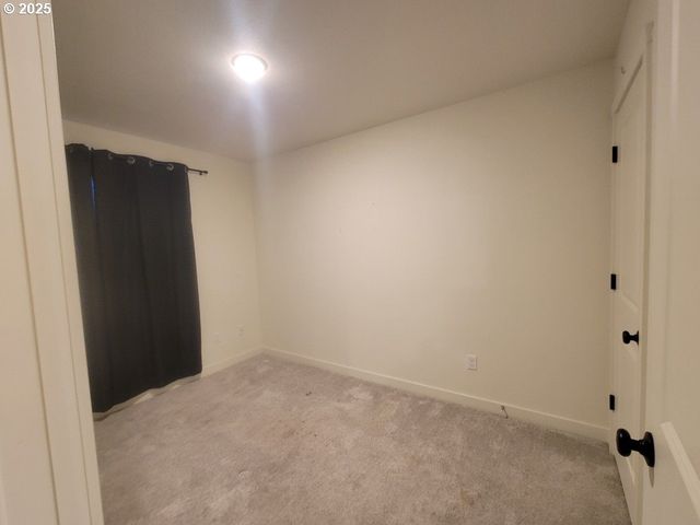 12088 Se PINE St, Portland, OR 97216