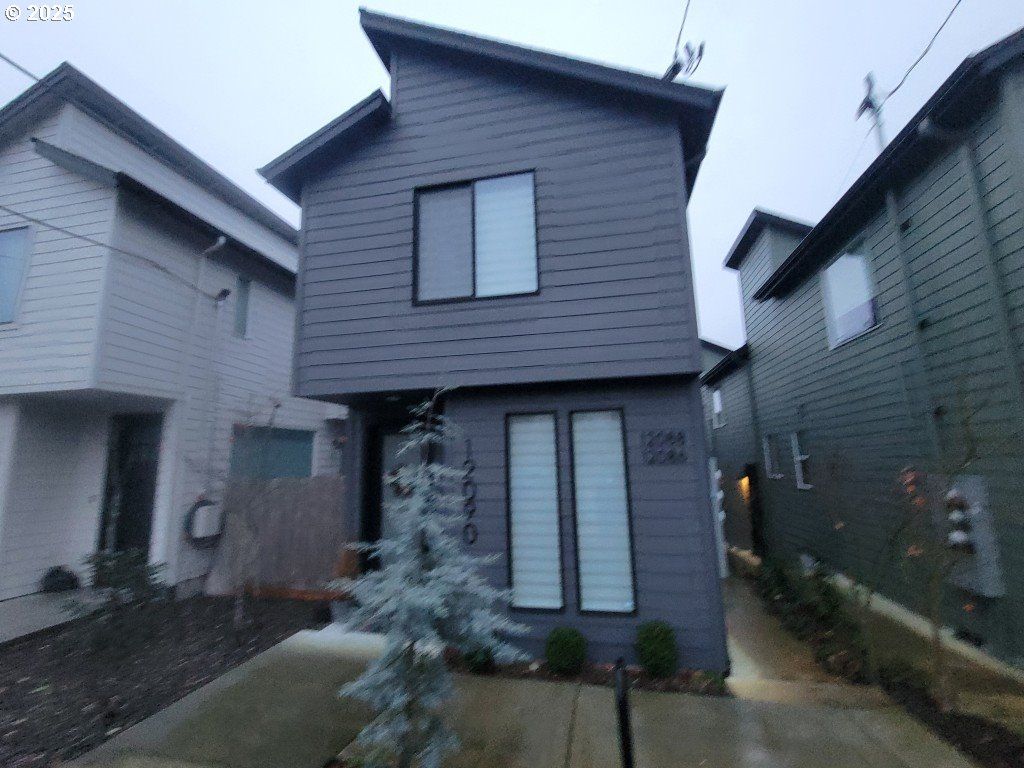 12088 Se PINE St, Portland, OR 97216