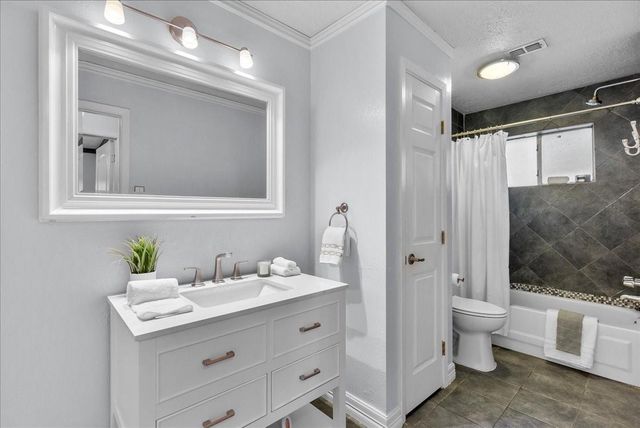 2319 Leading Edge Drive, Friendswood, TX 77546