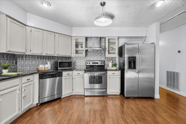 2319 Leading Edge Drive, Friendswood, TX 77546