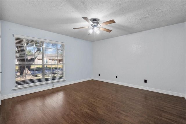 2319 Leading Edge Drive, Friendswood, TX 77546