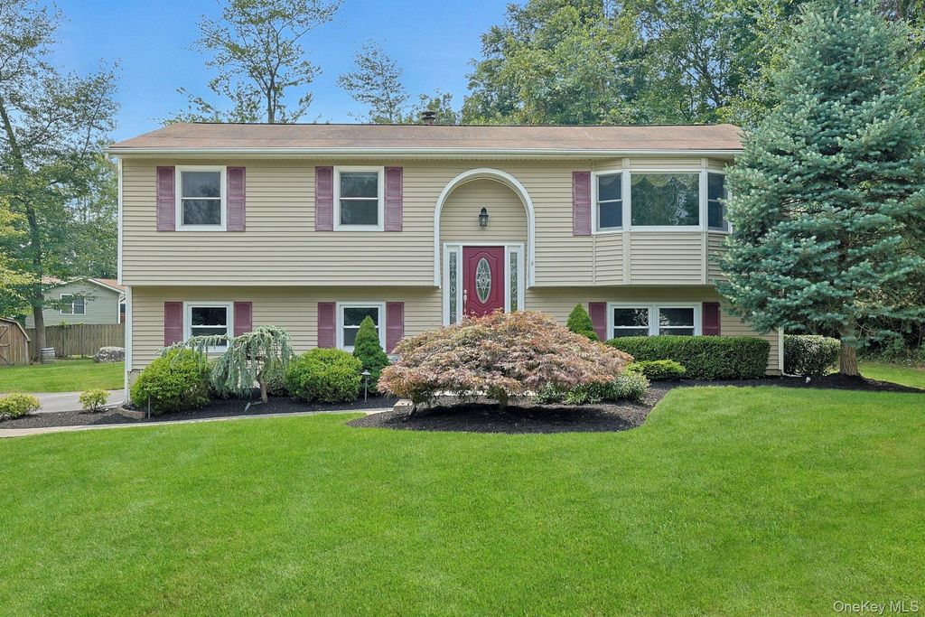 6 Wisconsin Court, Congers, NY 10920