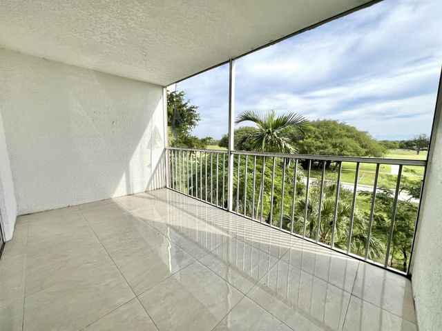 4570 NW 18th Avenue 404, Deerfield Beach, FL 33064