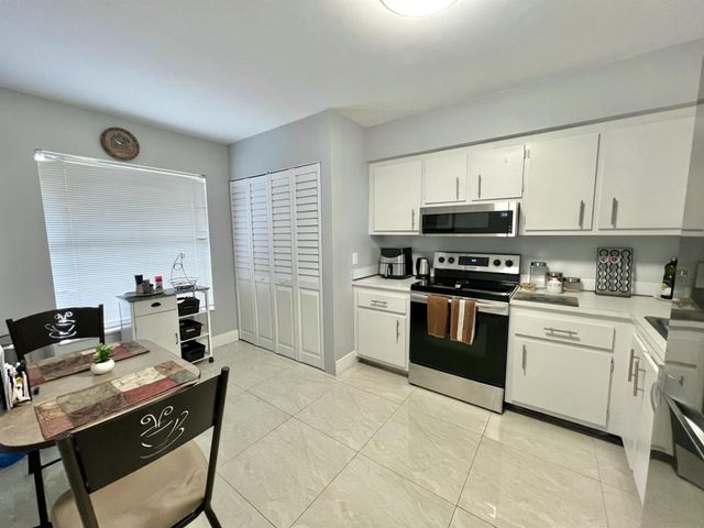 4570 NW 18th Avenue 404, Deerfield Beach, FL 33064