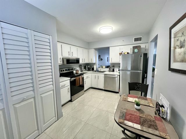 4570 NW 18th Avenue 404, Deerfield Beach, FL 33064