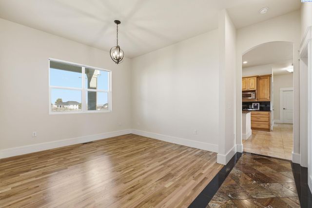 4211 Tamarack Rd, West Richland, WA 99353