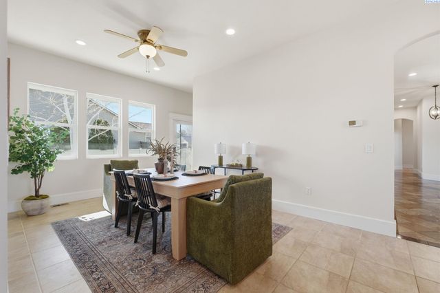 4211 Tamarack Rd, West Richland, WA 99353