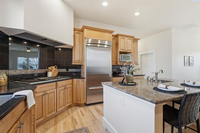 4211 Tamarack Rd, West Richland, WA 99353