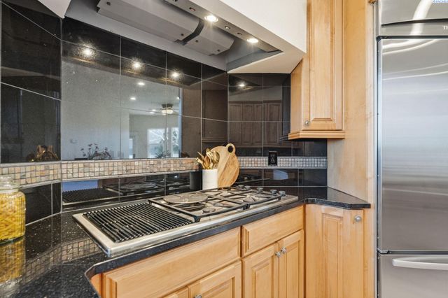 4211 Tamarack Rd, West Richland, WA 99353