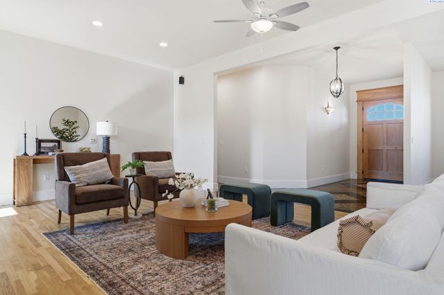 4211 Tamarack Rd, West Richland, WA 99353