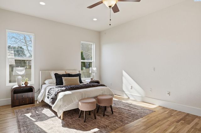 4211 Tamarack Rd, West Richland, WA 99353