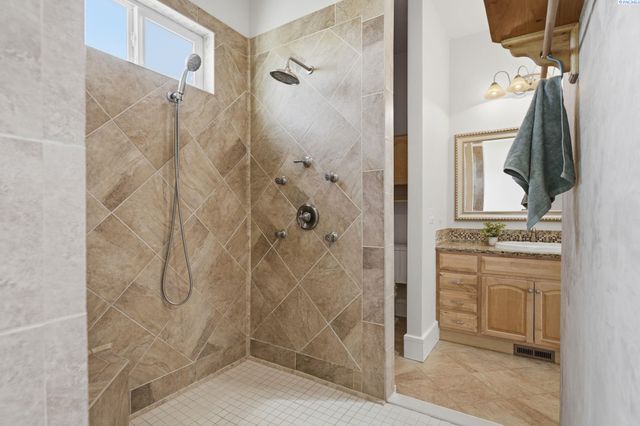 4211 Tamarack Rd, West Richland, WA 99353