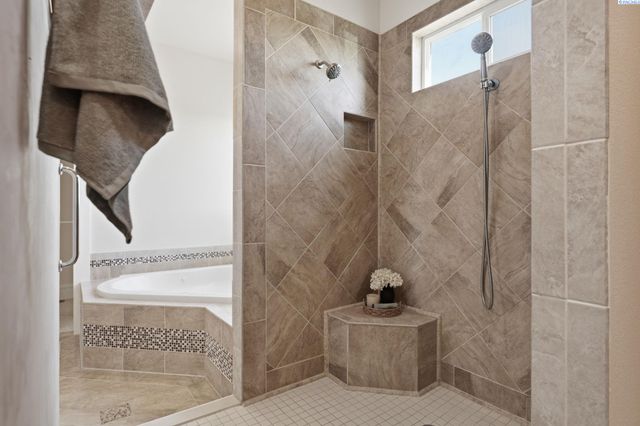 4211 Tamarack Rd, West Richland, WA 99353