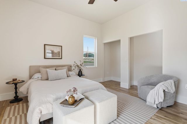 4211 Tamarack Rd, West Richland, WA 99353