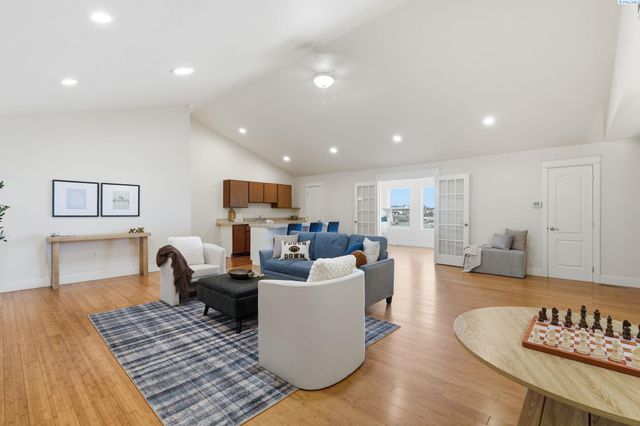 4211 Tamarack Rd, West Richland, WA 99353