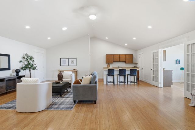 4211 Tamarack Rd, West Richland, WA 99353