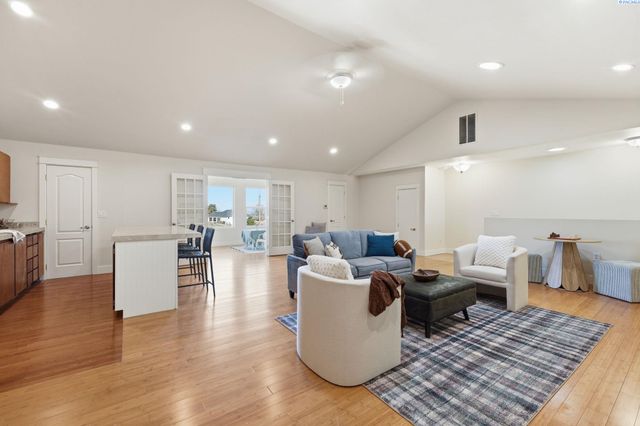 4211 Tamarack Rd, West Richland, WA 99353