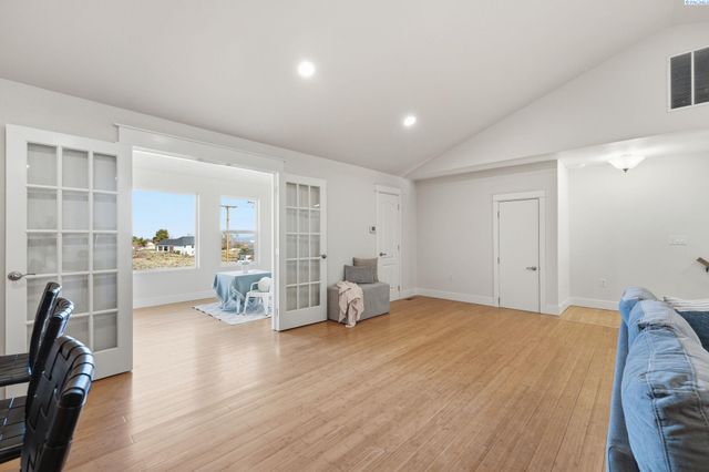 4211 Tamarack Rd, West Richland, WA 99353