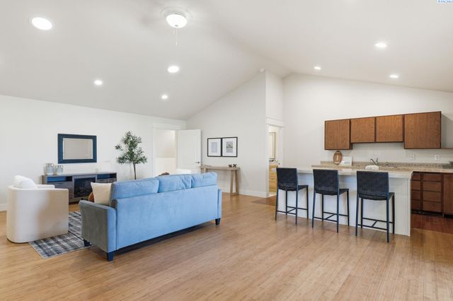 4211 Tamarack Rd, West Richland, WA 99353