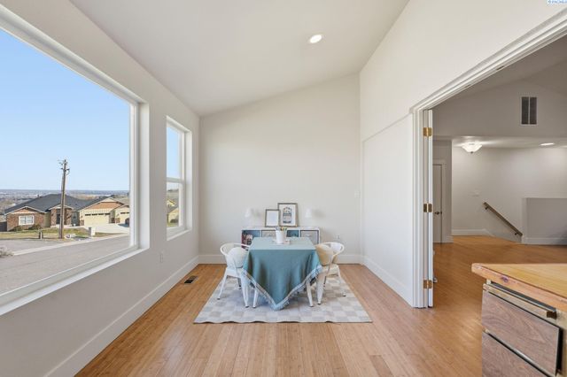 4211 Tamarack Rd, West Richland, WA 99353