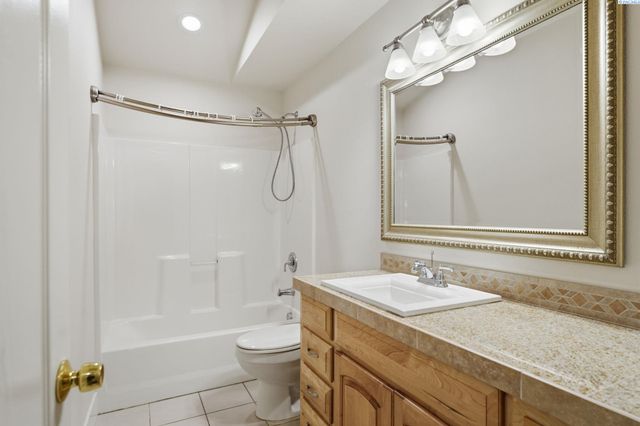 4211 Tamarack Rd, West Richland, WA 99353