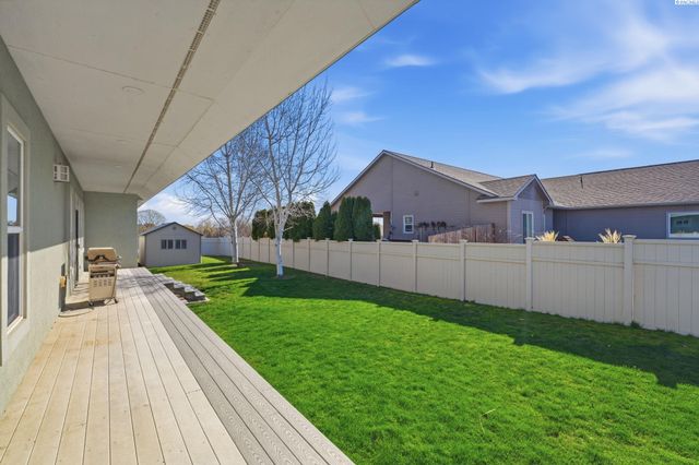 4211 Tamarack Rd, West Richland, WA 99353