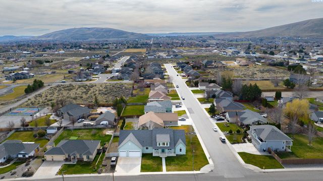 4211 Tamarack Rd, West Richland, WA 99353
