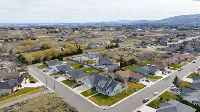 4211 Tamarack Rd, West Richland, WA 99353