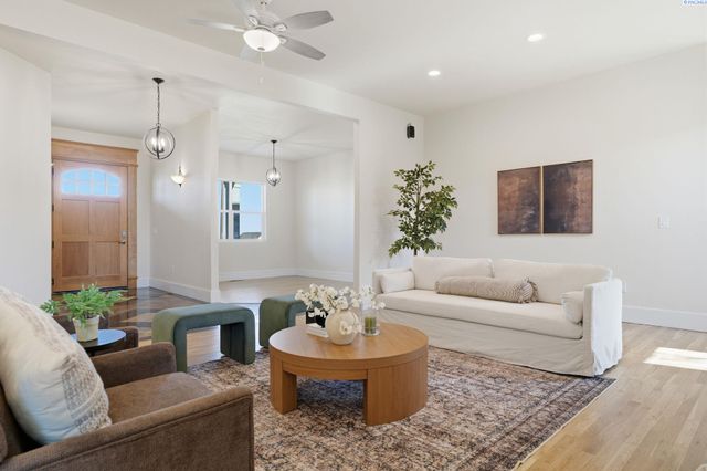 4211 Tamarack Rd, West Richland, WA 99353