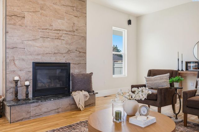 4211 Tamarack Rd, West Richland, WA 99353