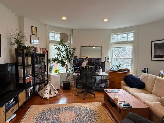 1871 Beacon St 5, Brookline, MA 02445