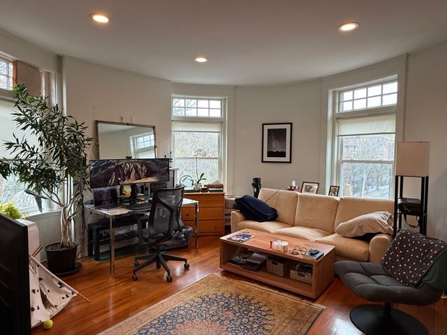 1871 Beacon St 5, Brookline, MA 02445