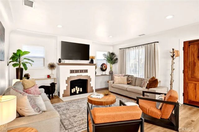 5939 Cimarron, Los Angeles, CA 90047