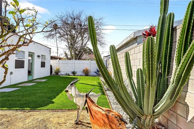 5939 Cimarron, Los Angeles, CA 90047