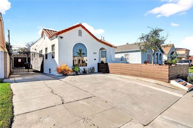 5939 Cimarron, Los Angeles, CA 90047
